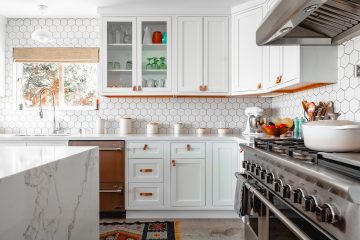 Jak zamontować w kuchni dodatkowe półki bez wiercenia?