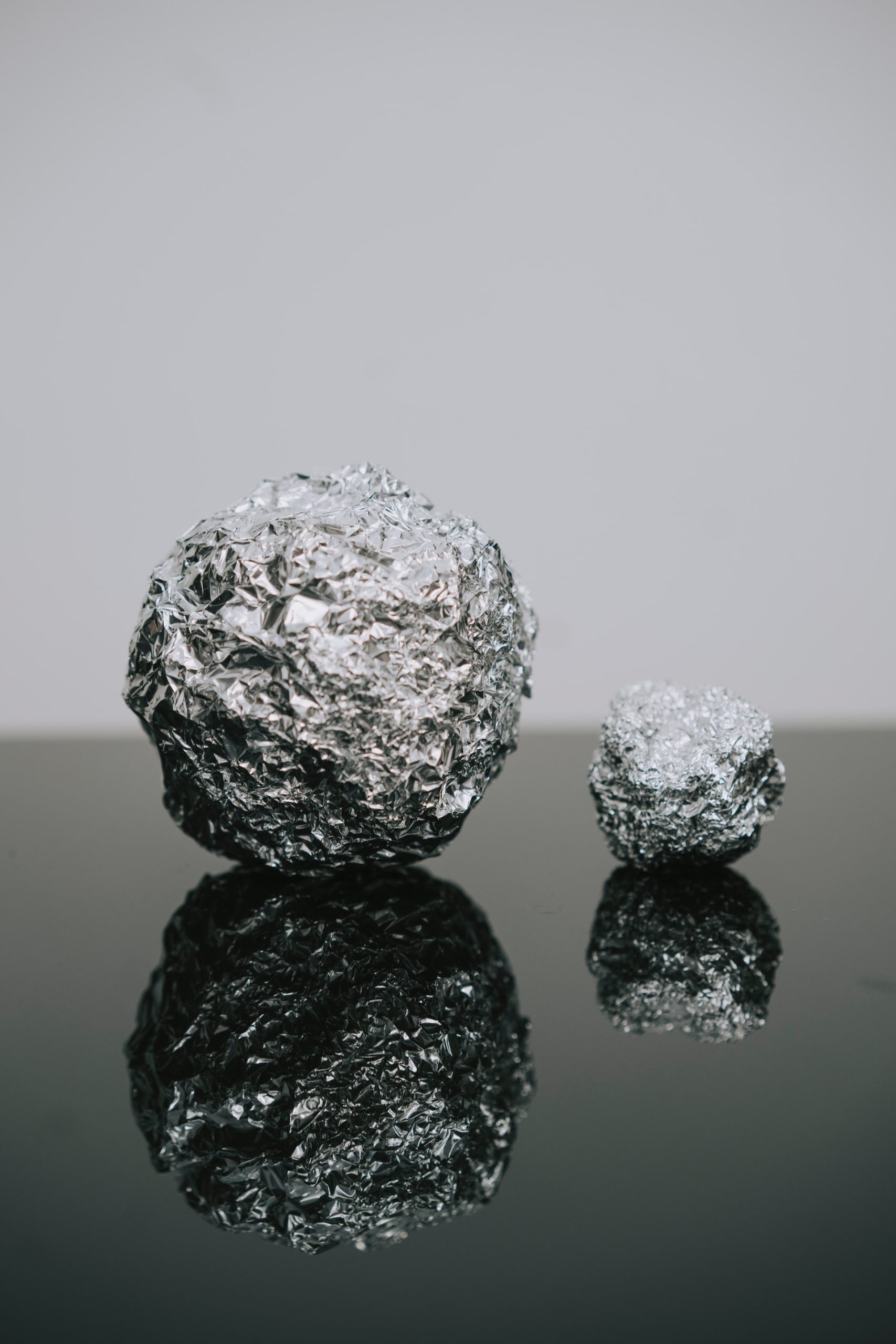 Folia aluminiowa – skorzystaj z jej właściwości czyszczących!